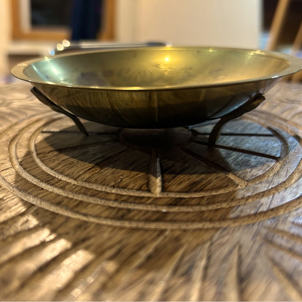 Elegant brass footed Bowl